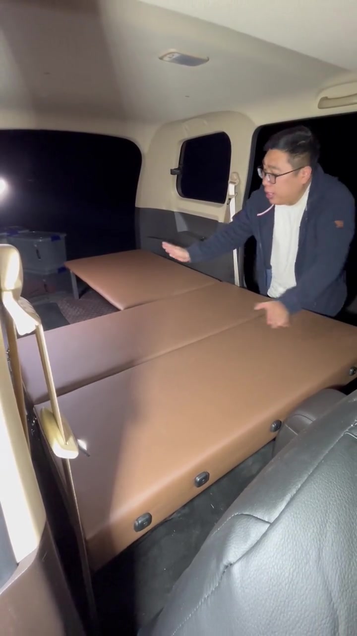 五座面包车，安装床车座椅，实现