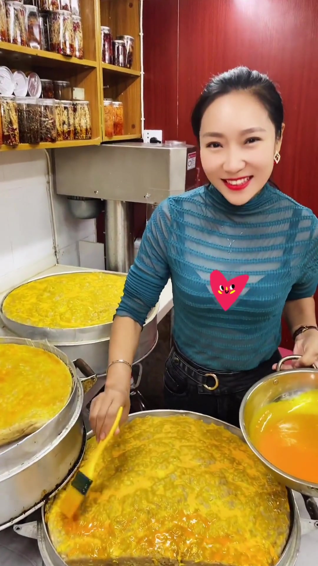 如果有一天，你厌倦了外面勾心斗角的生活，那就来到我的身边，做我的男人，我做长阳的格子蒸肉糕