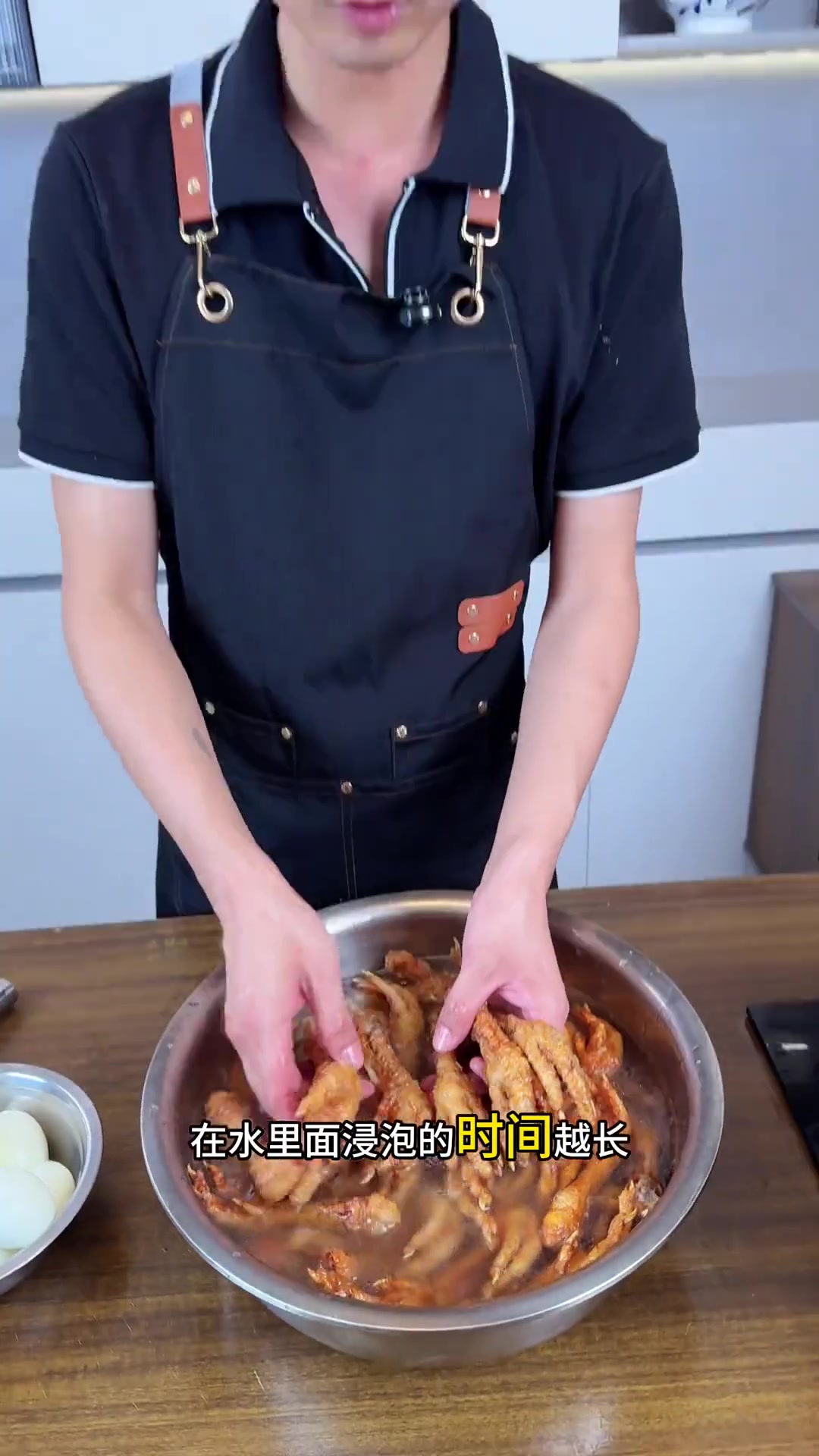 小饭馆里的卤鸡爪，不是红烧鸡爪