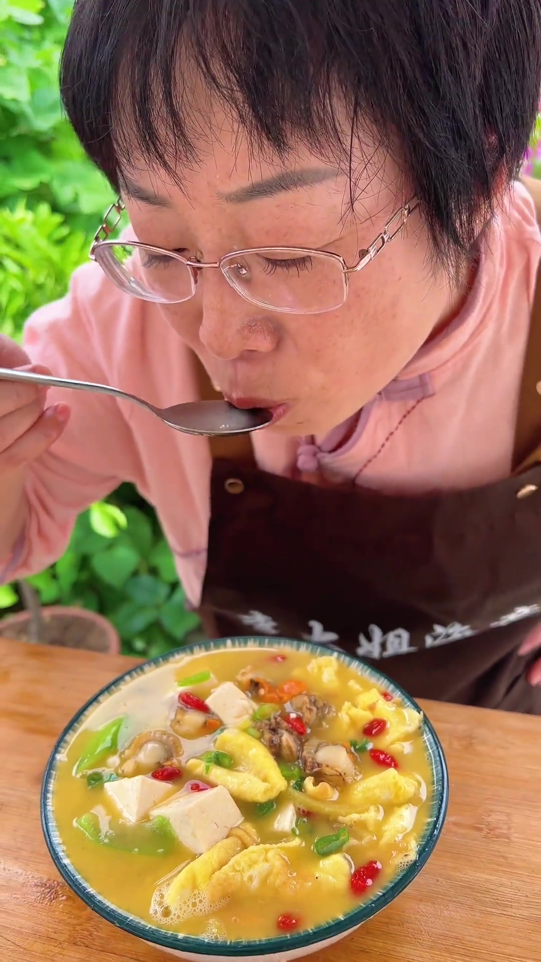 这个丝瓜扇贝汤三伏天一定要多喝，喝多少也不发胖，特别鲜老少皆宜