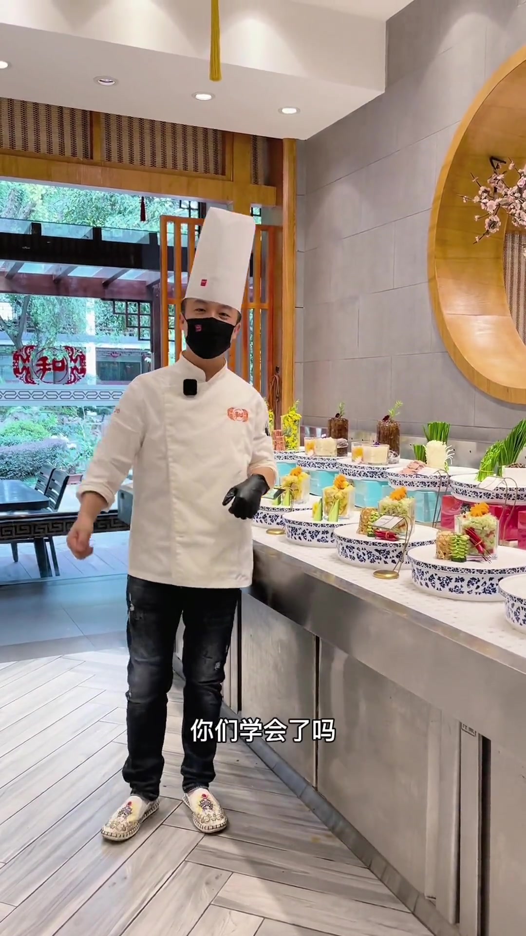 明档不规则菜品立体感摆放技巧