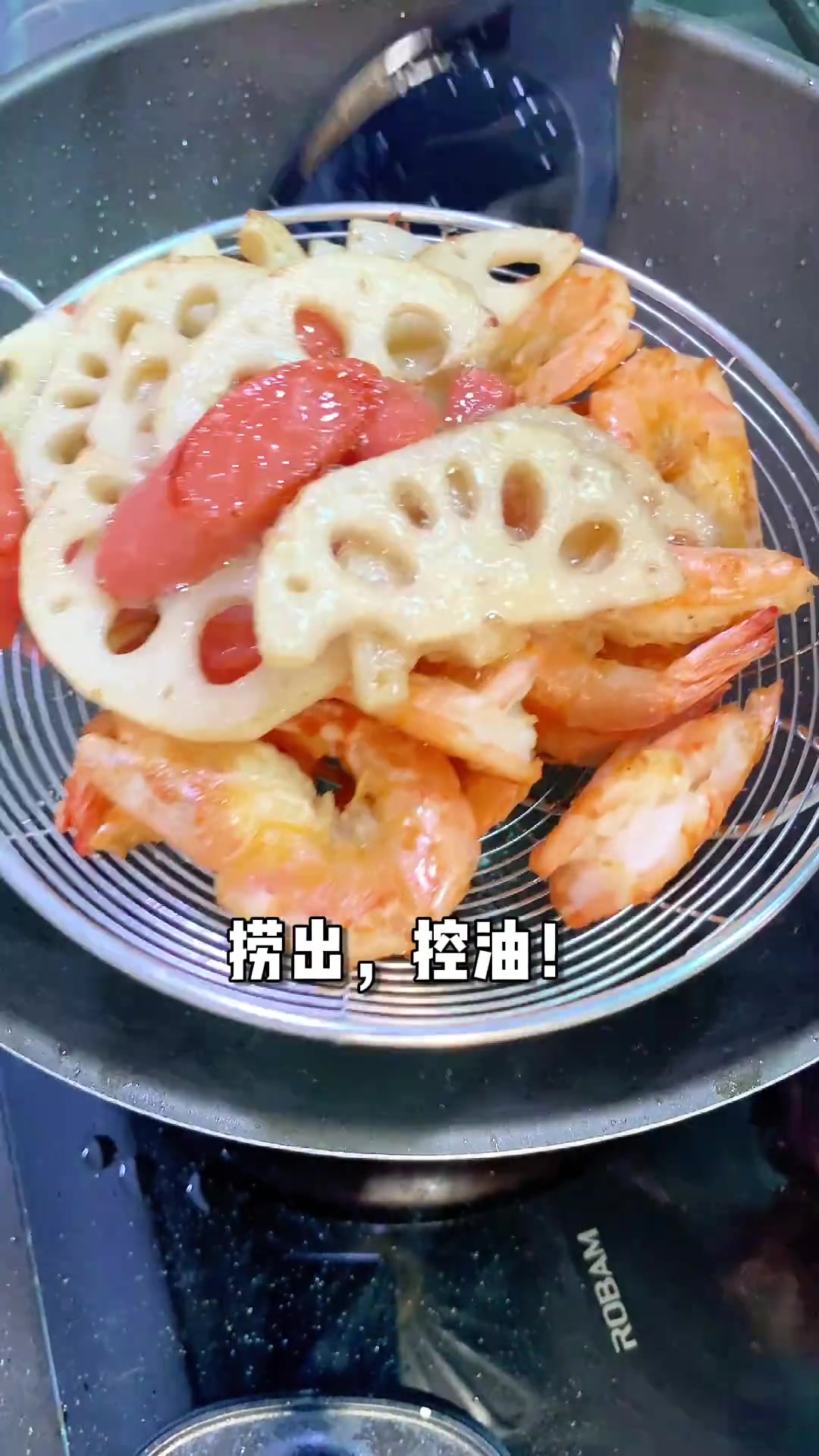 加方便面的干锅海鲜面,酱香味与海鲜味完美融合