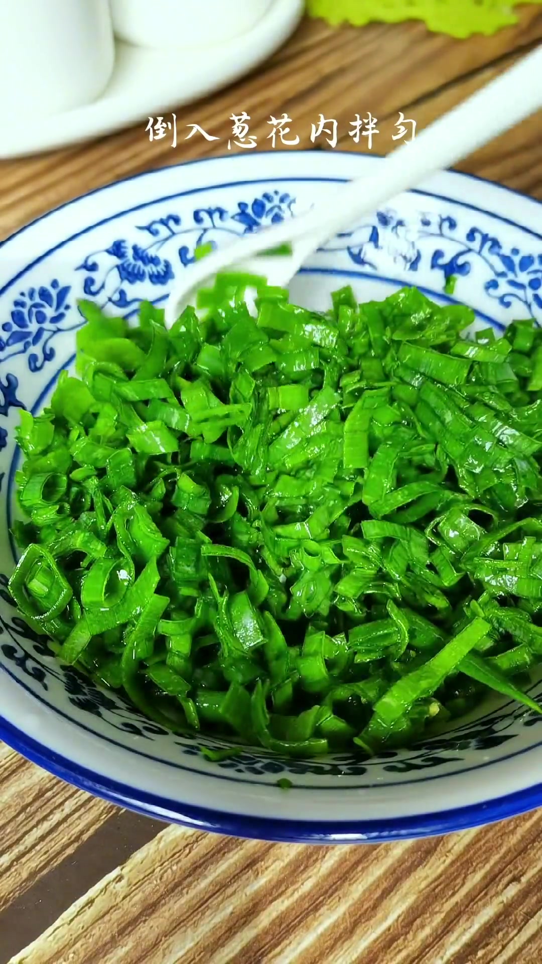 蓬松暄软的葱花馒头,蒸熟还是绿绿的,快来试试