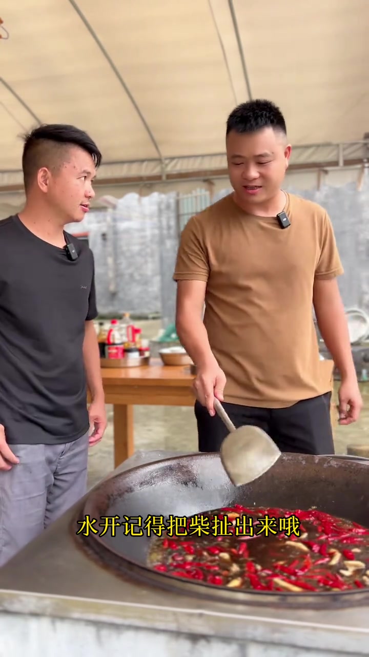 鸡鸭脚你喜欢怎么吃？试试这样做还可以当零食吃哦！