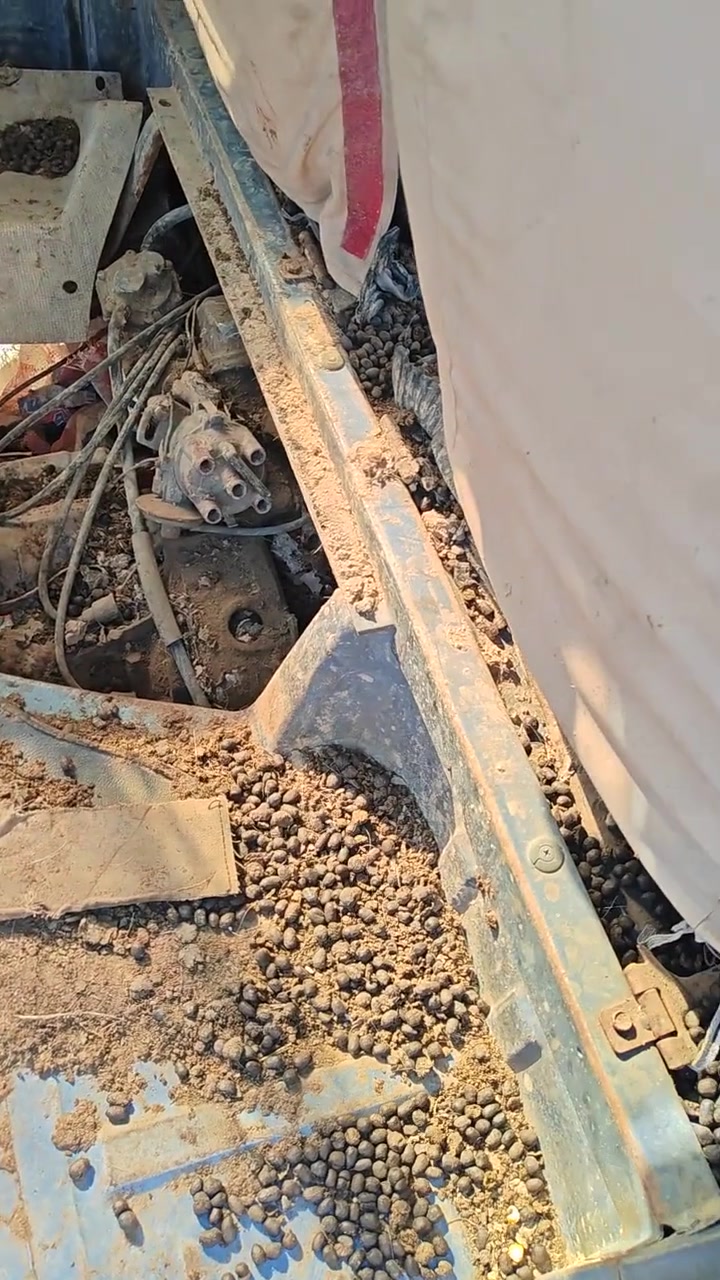 用一辆面包车来当兔子窝，这是什么创意？松花江面包车，一代经典