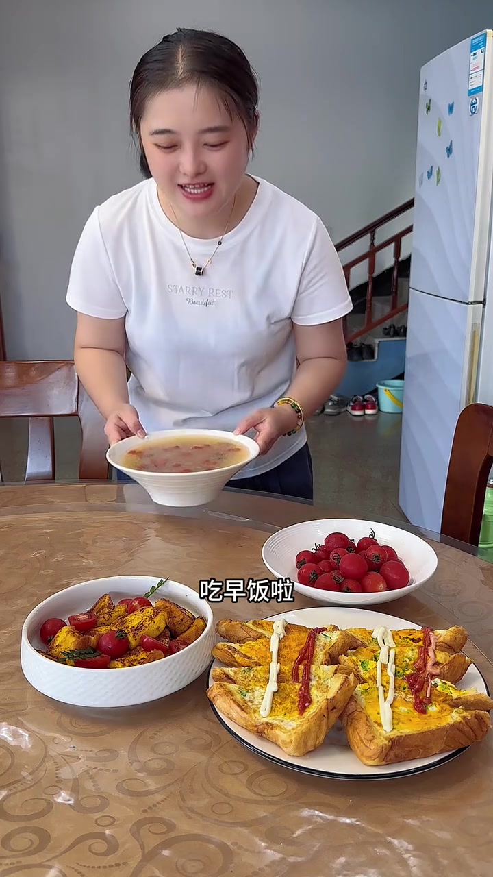 超简单自制三明治，十分钟搞定。吃好早餐～认真生活！