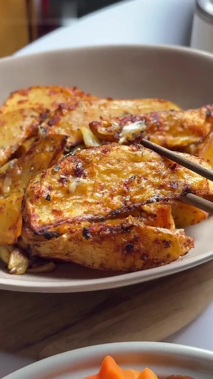 在家做饭：照烧鸡腿饭与蒜香烤薯角