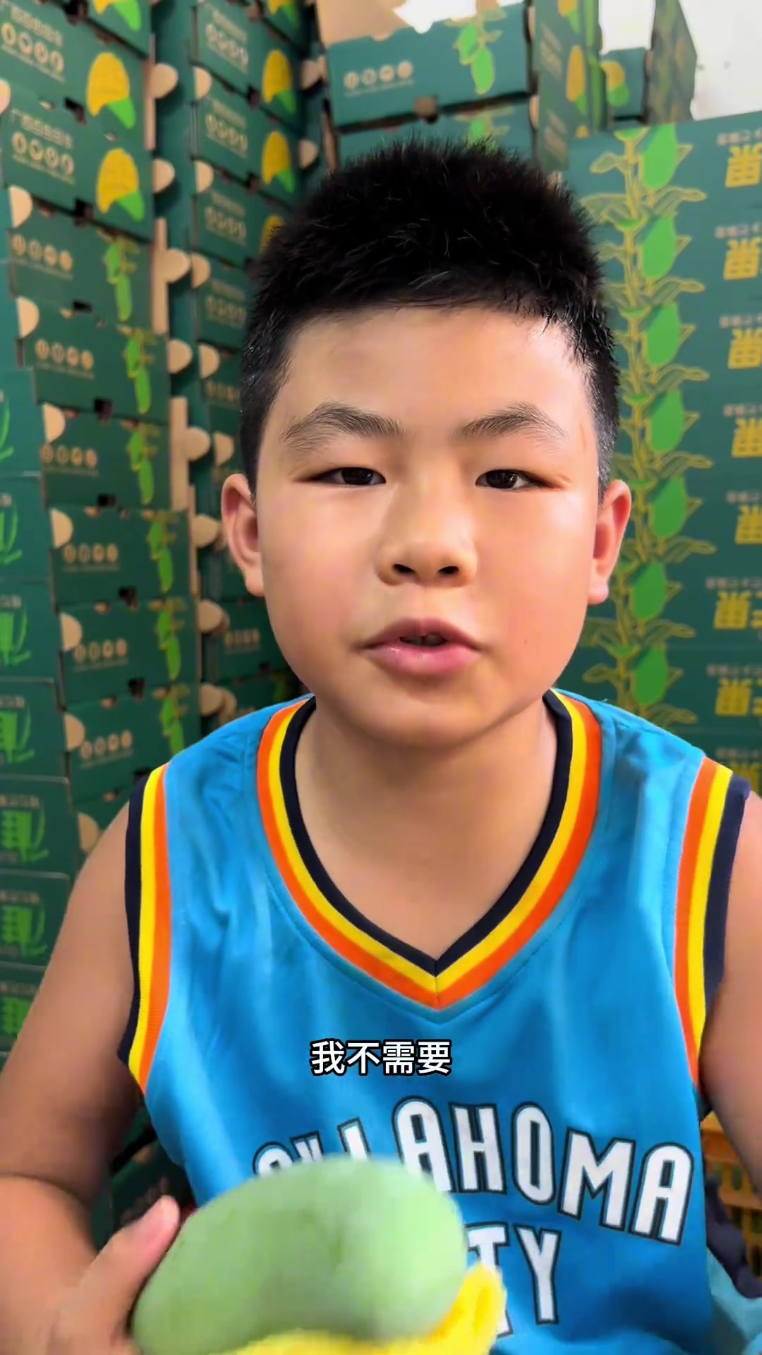 见你打包那么辛苦，给你买秋天的第一杯奶茶，还这样笑我，爱喝不喝