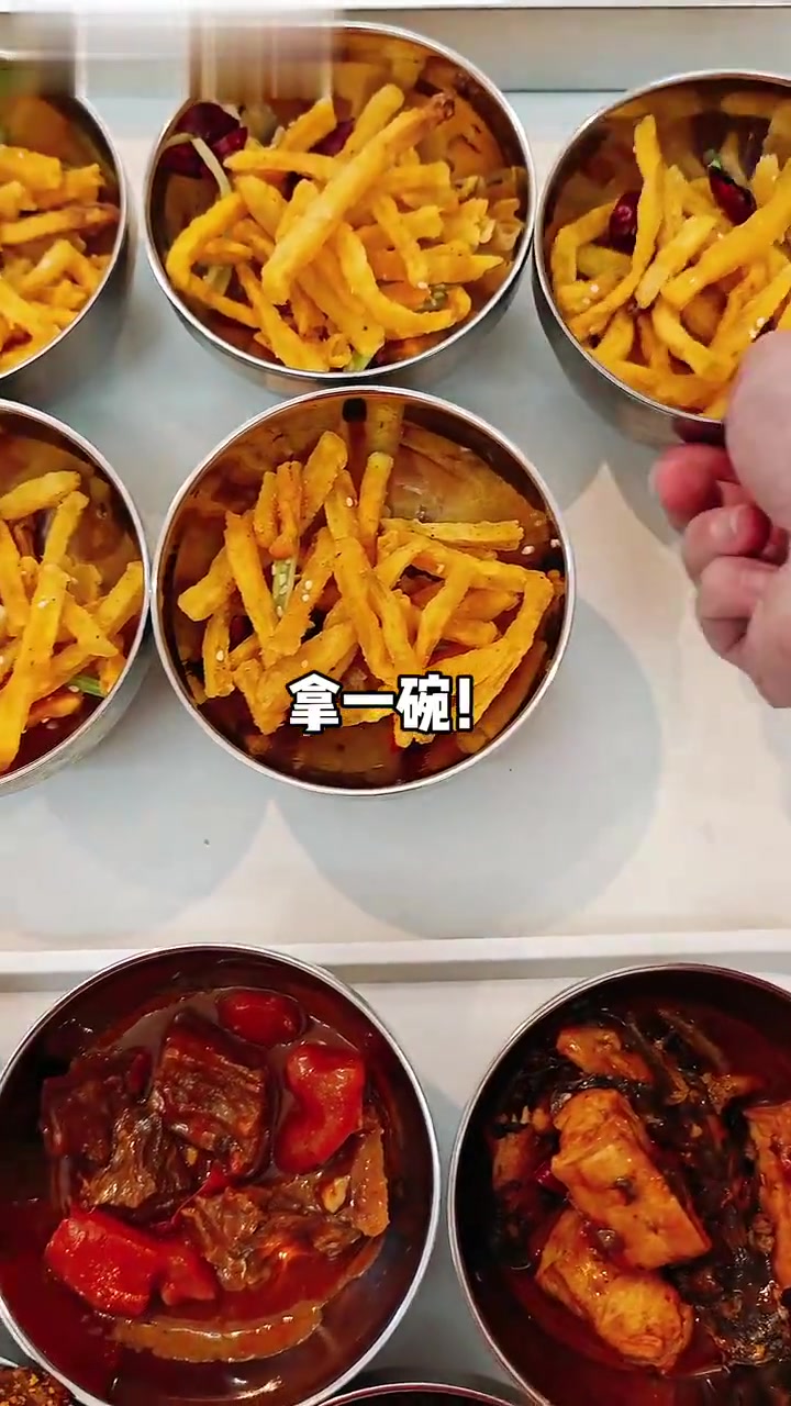 食堂午餐吃啥，满满当当超丰盛