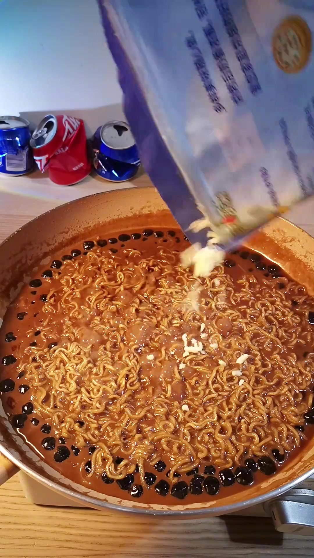 珍珠奶茶火鸡面,味道浓郁粘稠且拉丝