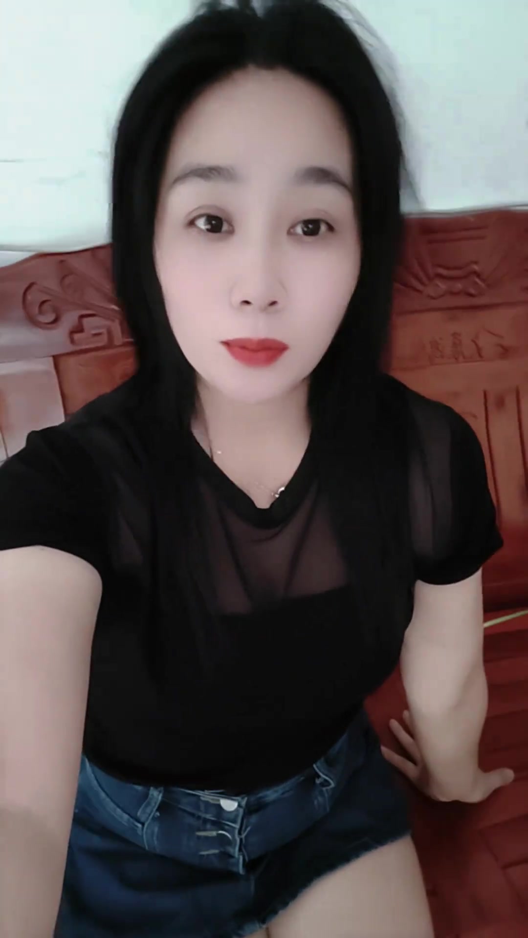 出来呗，咱们去喝秋天的第一杯奶茶