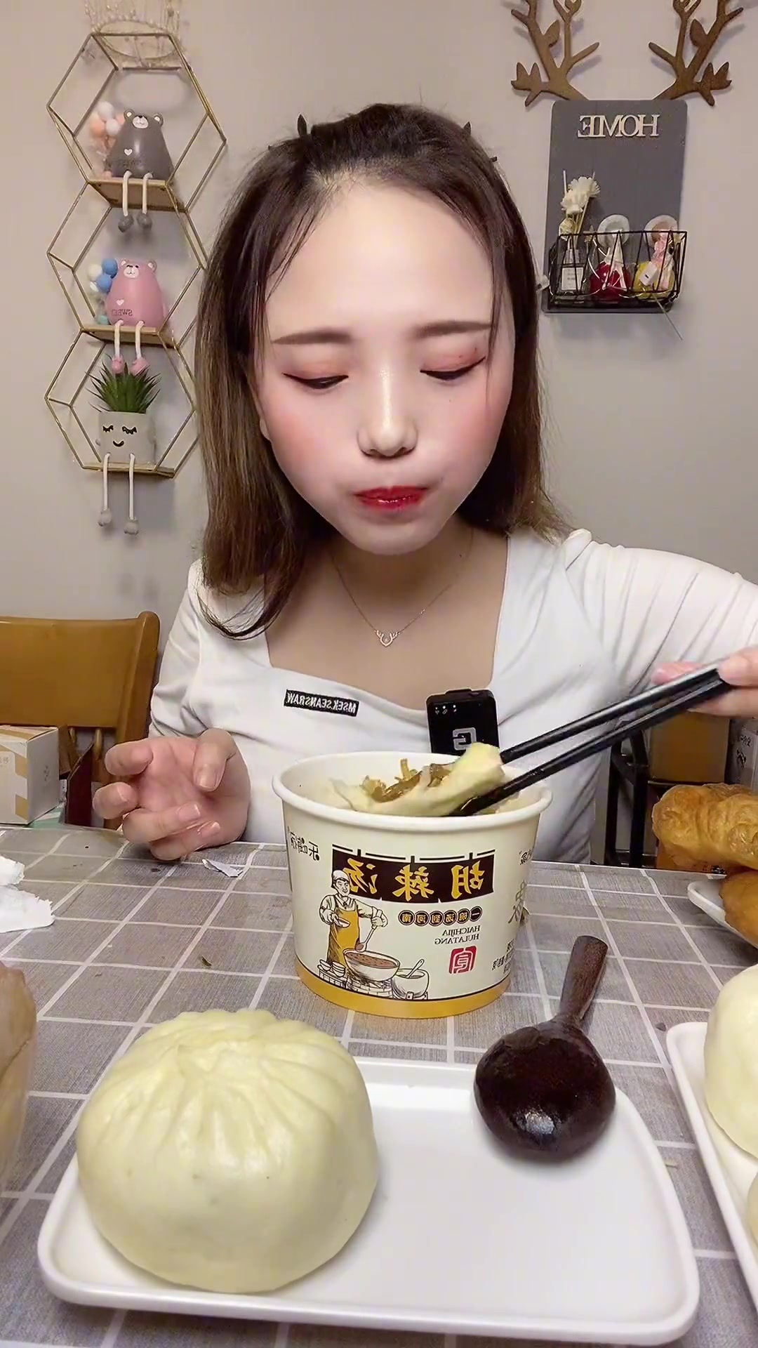 炸糕嘎巴菜包子胡辣汤油条，这搭配绝了！