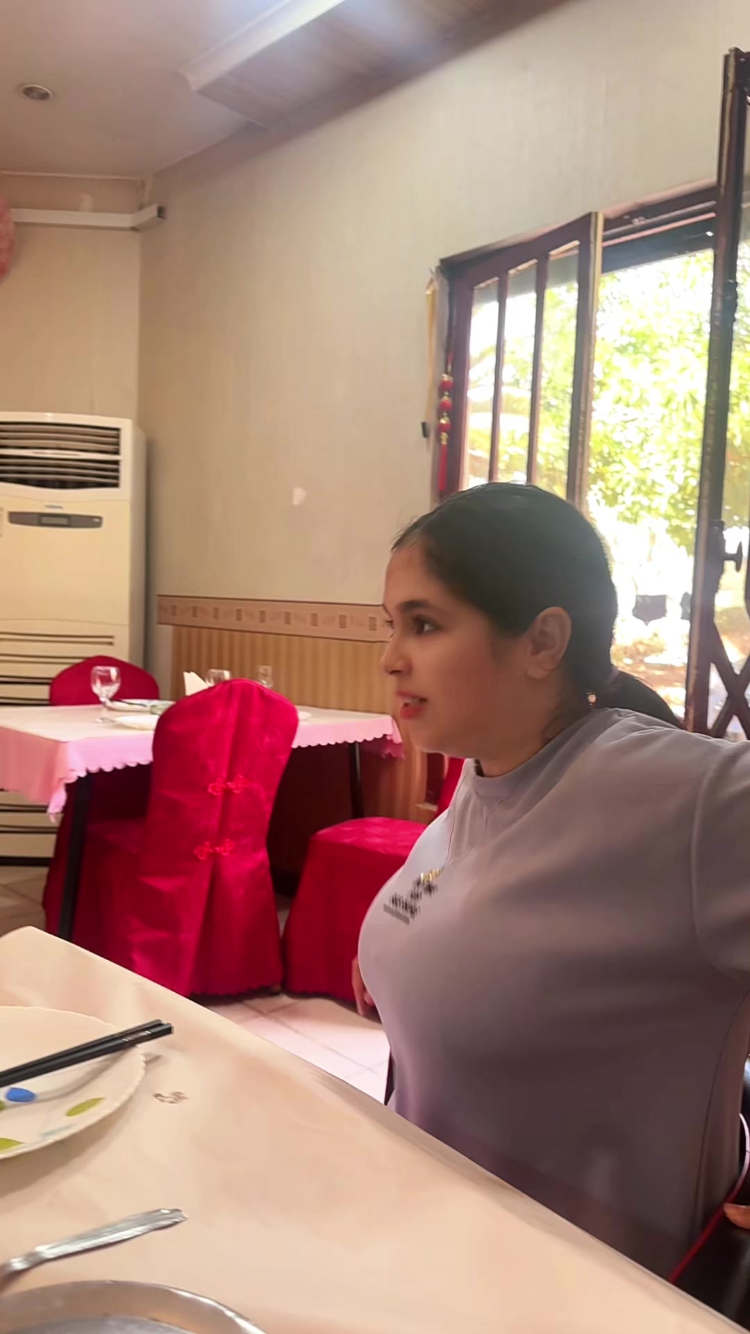 庆祝非洲妹妹去中国,来带她吃中餐!