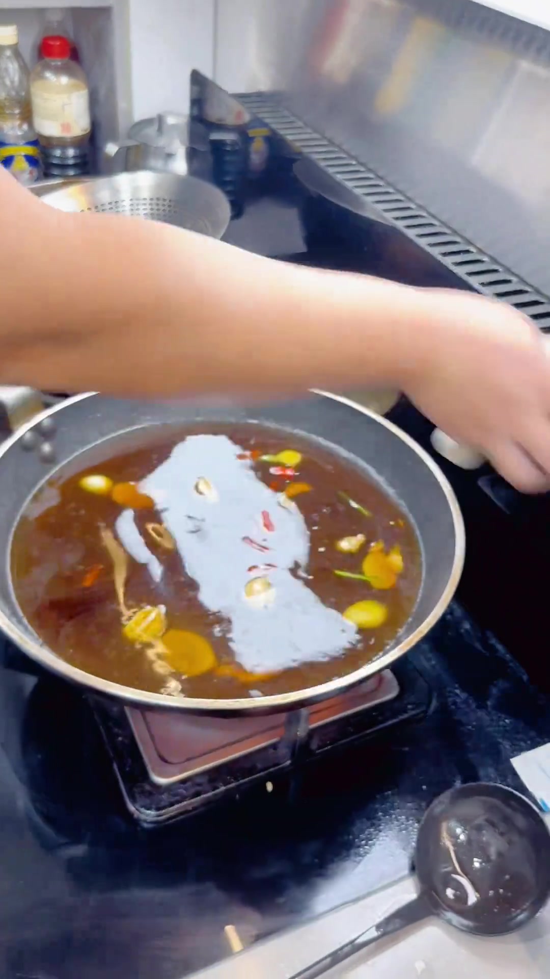 普宁豆酱焖皮匠鱼与粉皮