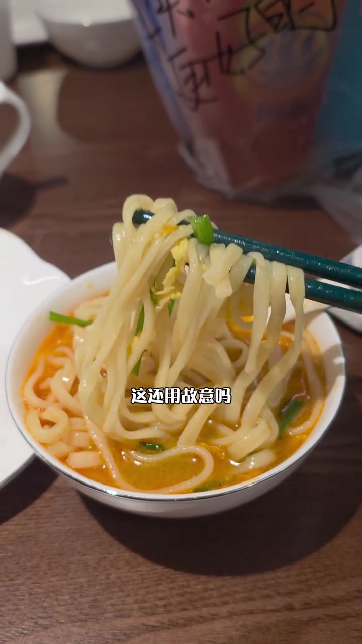 据说这是新疆老牌餐饮人开的？上菜顺序像在开音乐节！