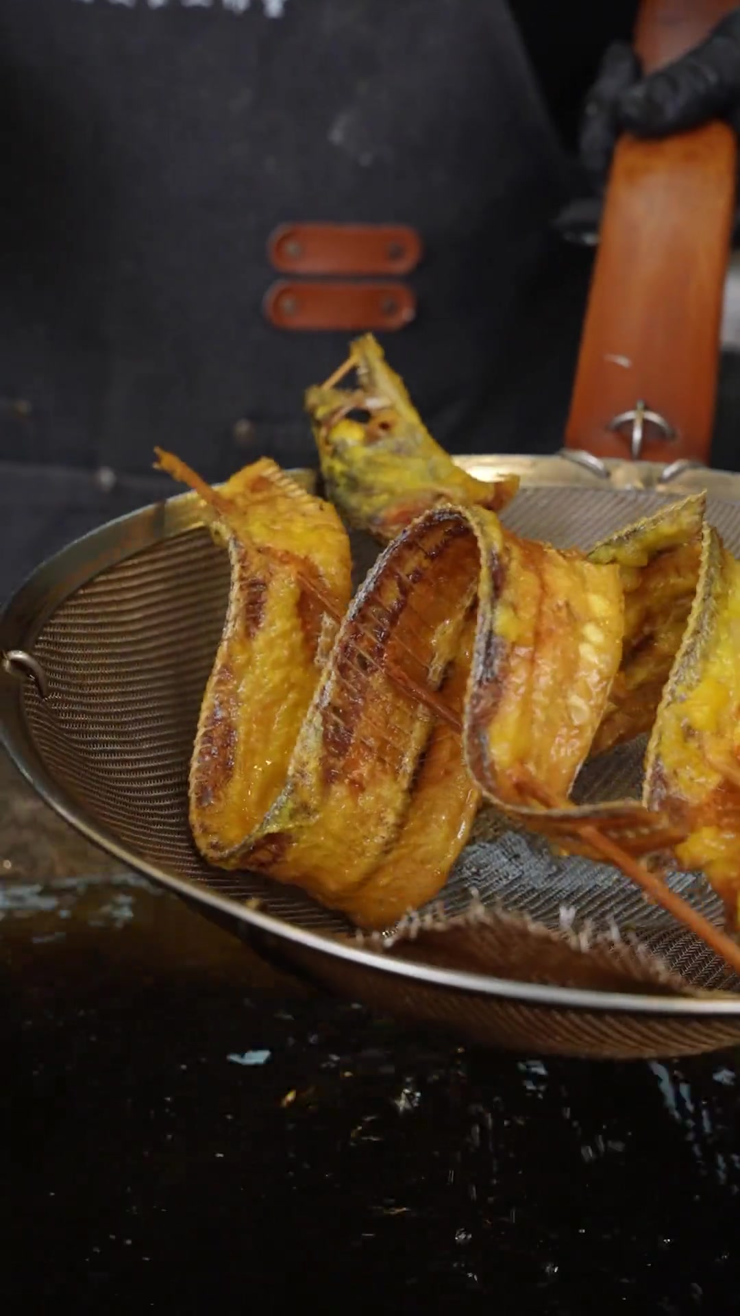 蜿蜒曲折显霸气，黑醋东海带鱼做法来啦！