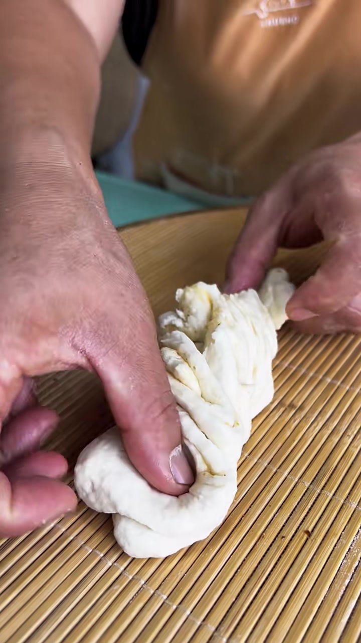 大铁锅炖排骨焖花卷，一锅出