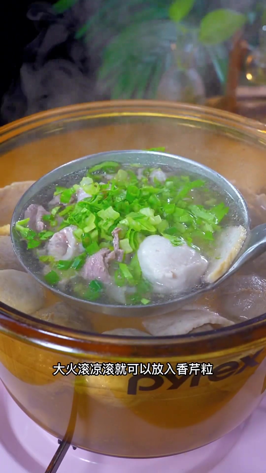 广东人早餐店招牌猪杂汤粉，我百吃不腻