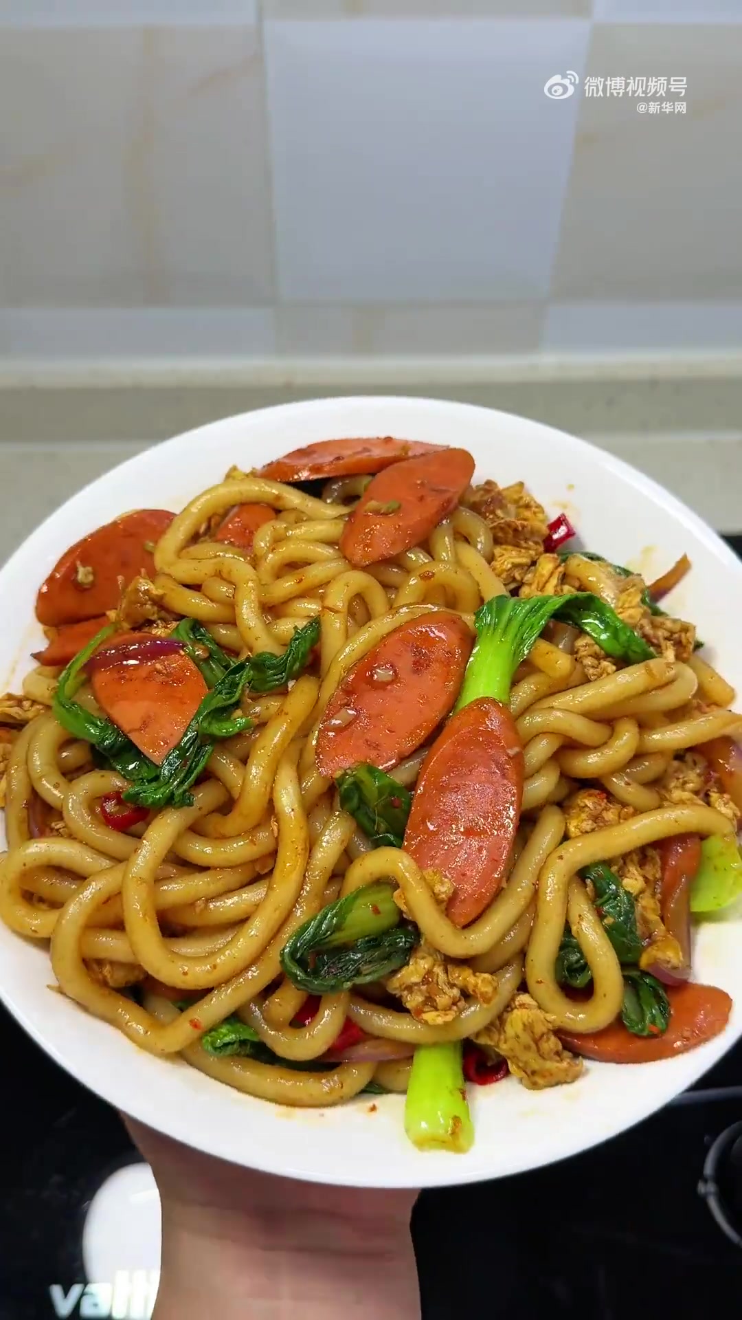 食材准备简单,制作方法一学就会,戳视频,学学这道炒土豆粉吧。(汉汉爱做饭)