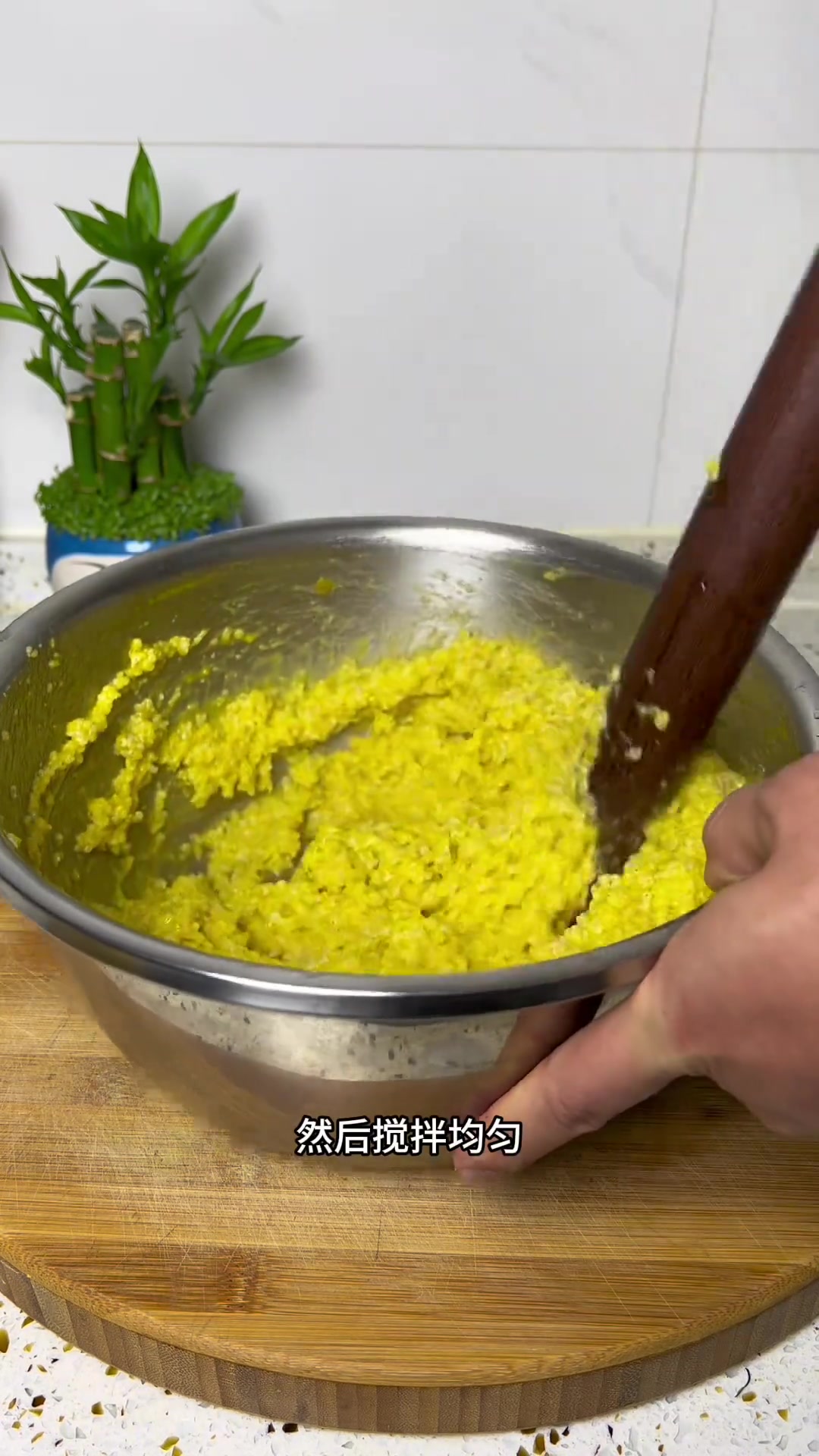 要不要自己在家做一次黄米凉糕？口感清凉，黏糯又香甜，可好吃了！