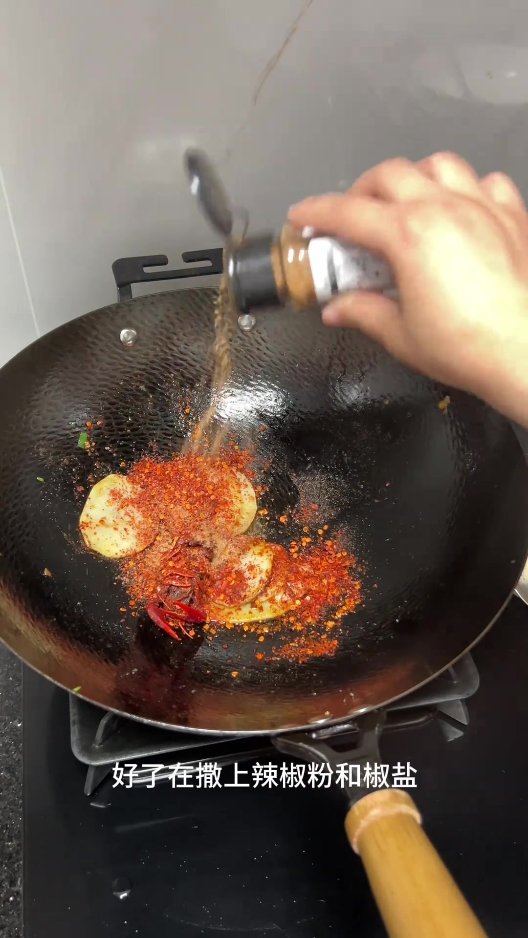 挑战用一只小龙虾做八菜一汤，含多种龙虾菜品