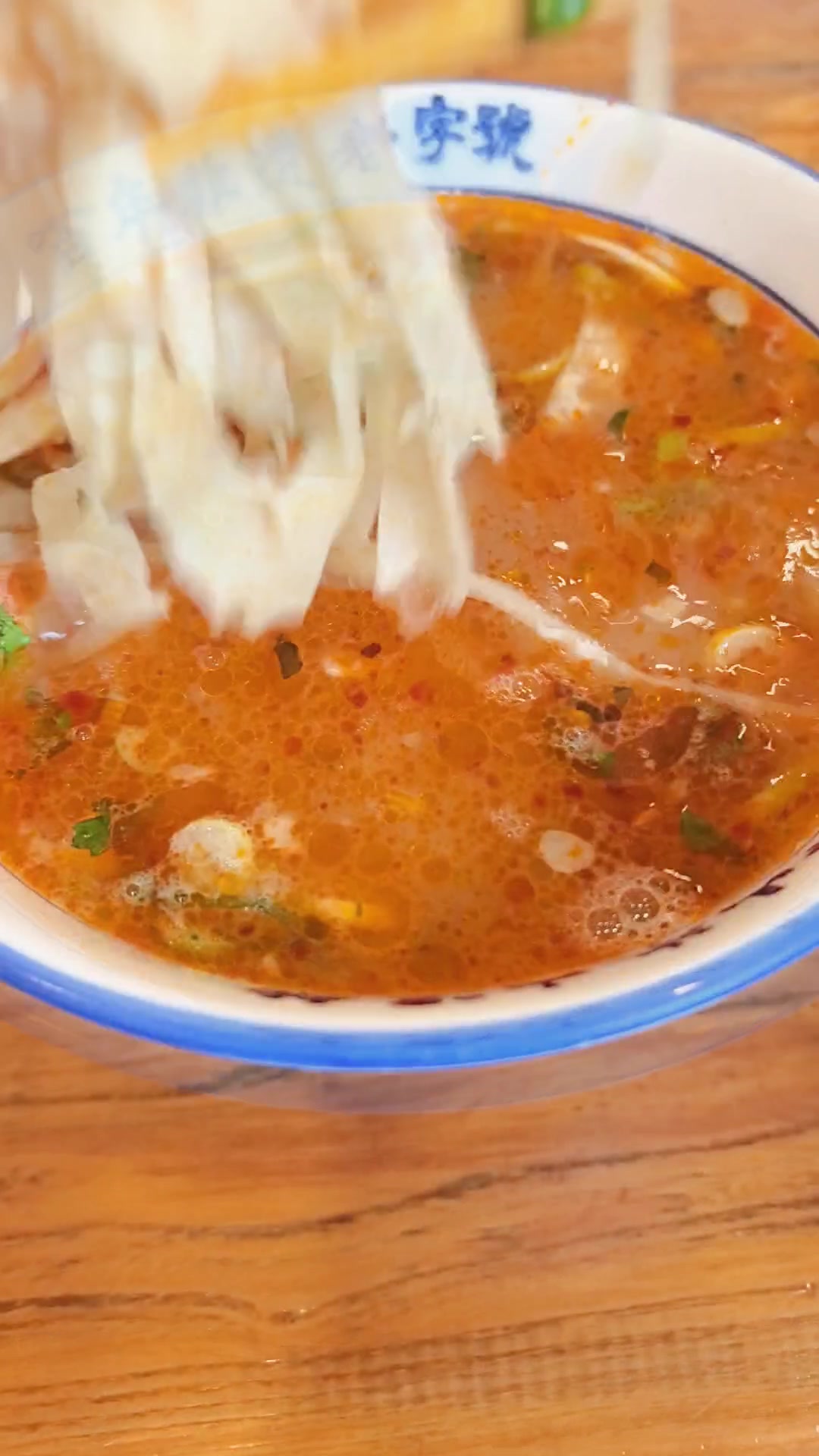 末伏探洛阳美食,20元1碗的清真牛肉汤长啥样?先尝为快