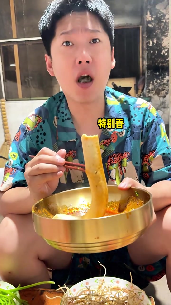 谁家火锅涮头发吃啊?鲨鱼肠真是猪的输卵管?折耳根到底真有人爱吃么?