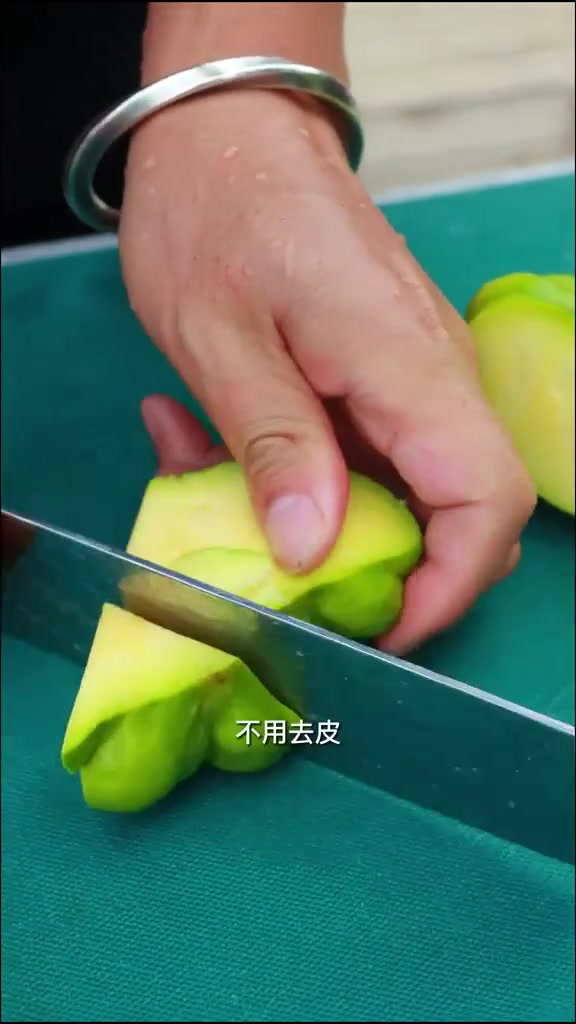 我认为这是丽江最好吃的一道菜，小瓜腊肉闷洋芋，真的太爽啦
