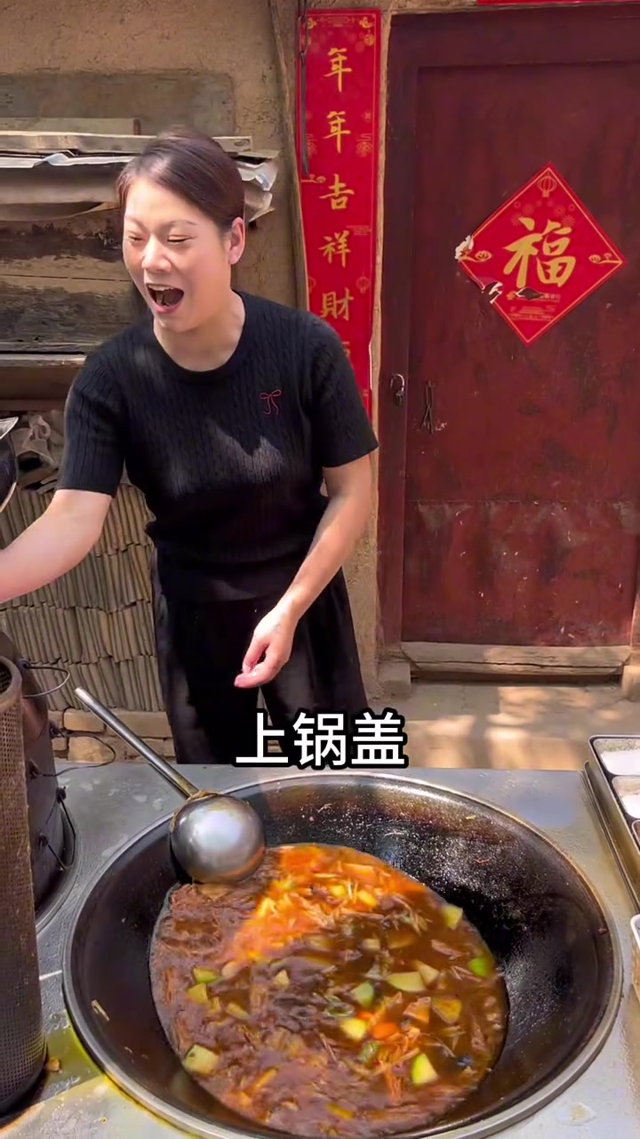 河南大锅菜酒蒸馍做法，香到三天不想吃饭！