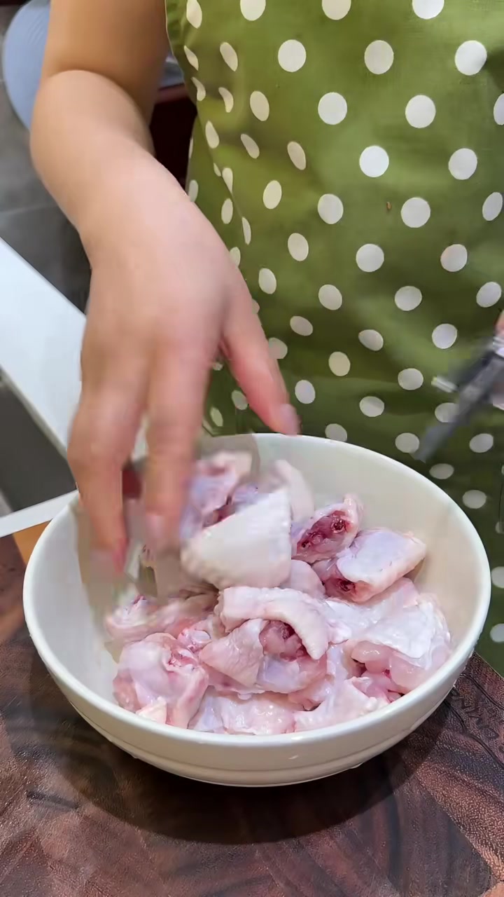 没有人能拒绝得了这一锅热气腾腾的饺子，今天的家常菜也是超级受欢迎！