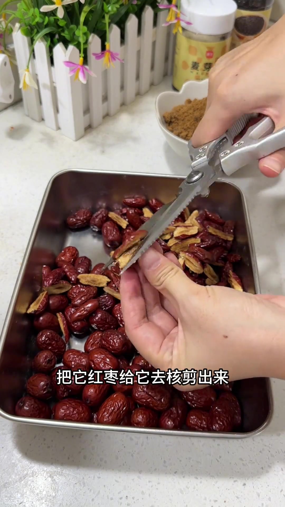 孩子上学后我做黑芝麻核桃红枣糕当零食