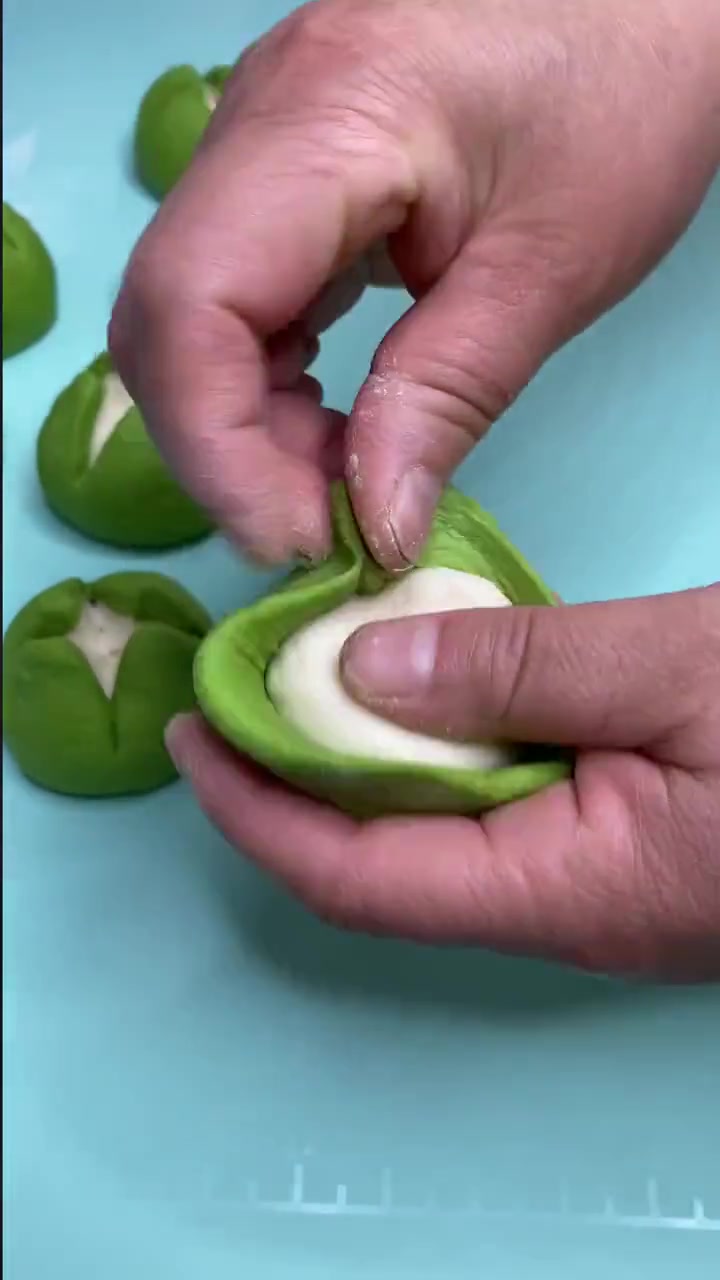 菠菜汁蒸双手开花馒头，蓬松好吃做法超简单！