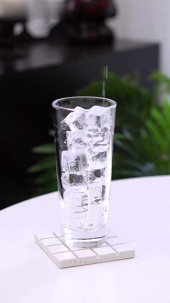 蓝色椰子海|度假感海边鸡尾酒