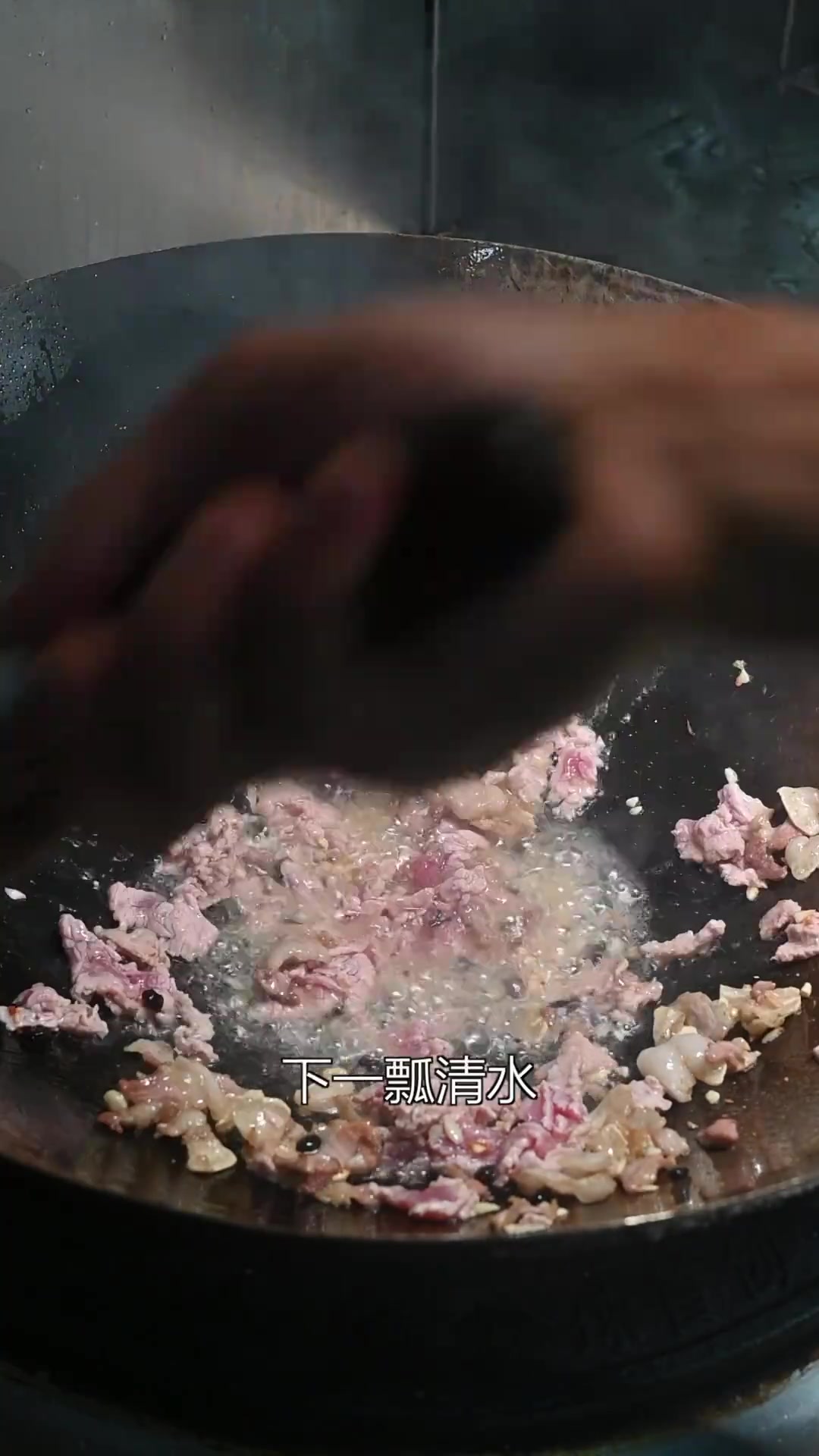 干椒小炒肉湖南小炒肉用干辣椒炒的,你吃过吗?今天我告诉你在家做这个干香入味的下饭神器之“干