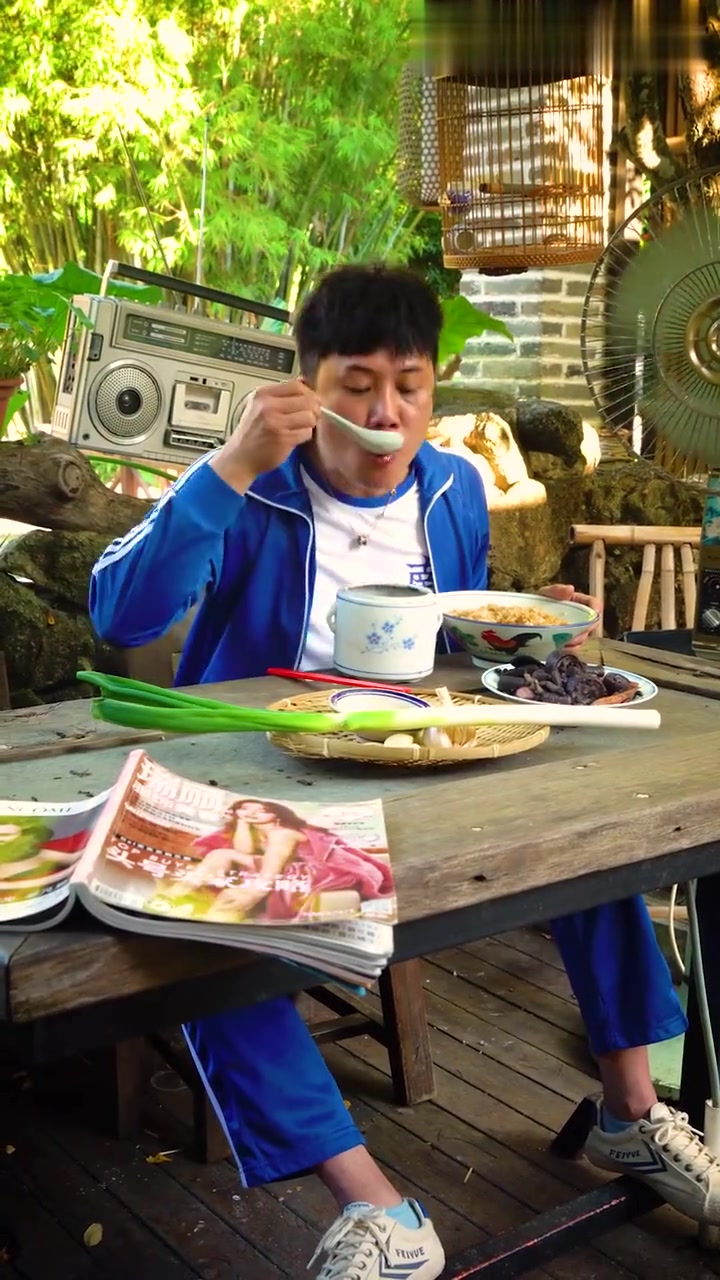 教大家一道老火炖汤:黑豆炖猪尾