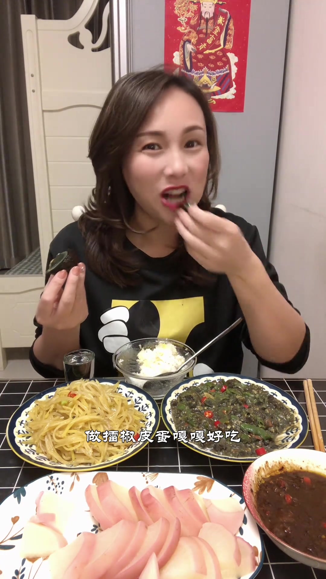 没想到一桌素菜能给我吃过瘾了，拌饭挺香