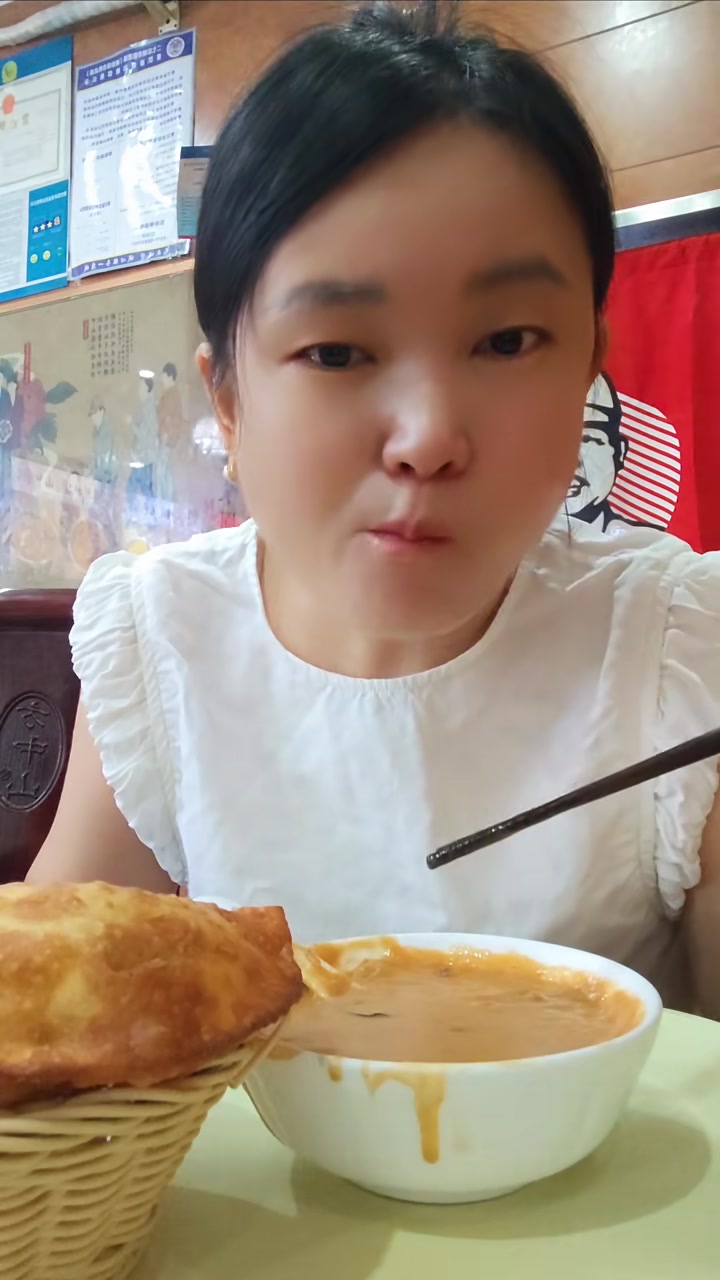 郑州的姐妹们！你们觉得胡辣汤谁家的好喝我看网上对刘相五胡辣汤评价比较高！