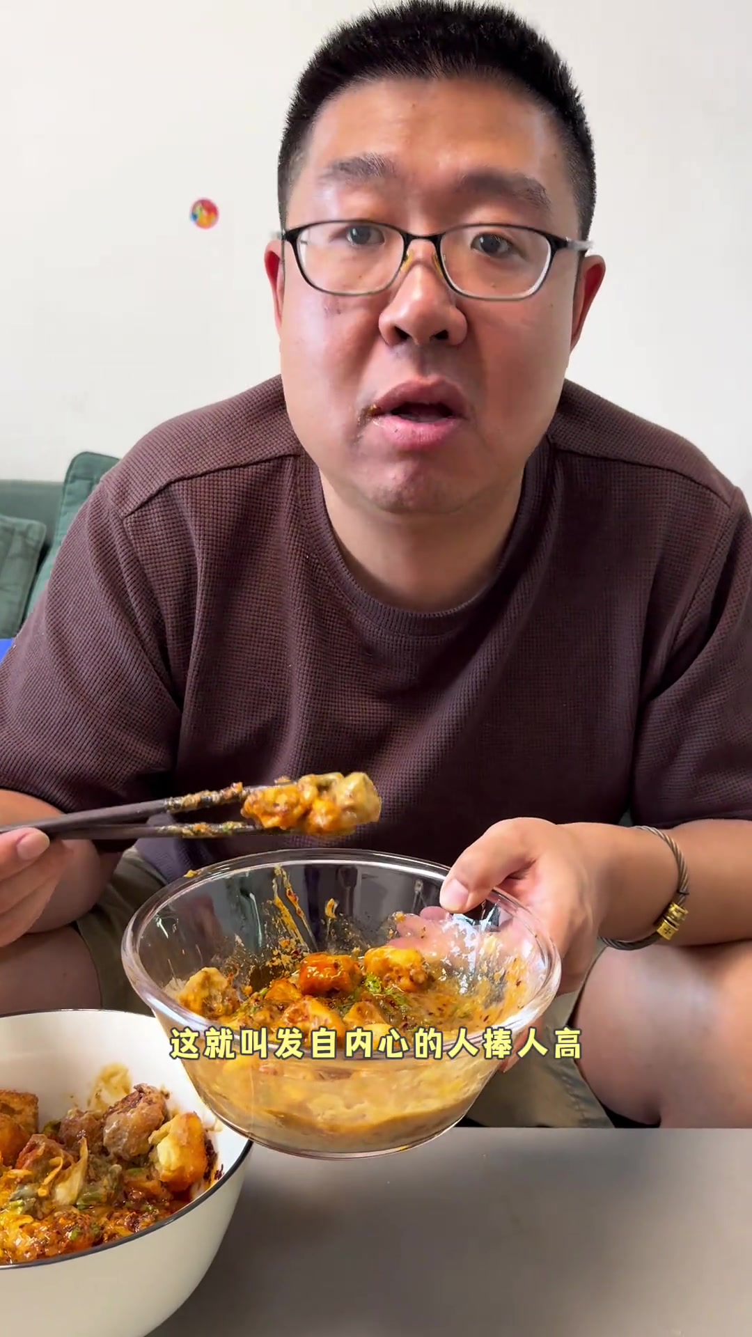 天津美食油炸臭豆腐吃法教程，好好吃饭就是好好生活