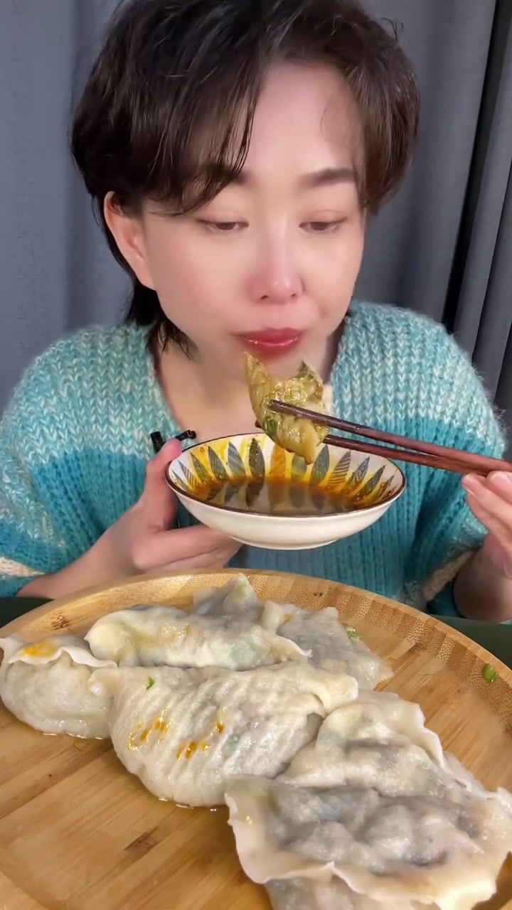 热腾腾饺子配李海龙辣椒油香迷糊了