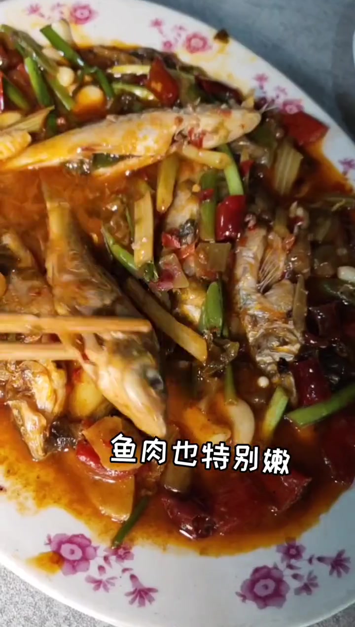 广汉超奇葩的餐饮馆子，就在三星堆附近！没有菜单，客人看菜点餐！