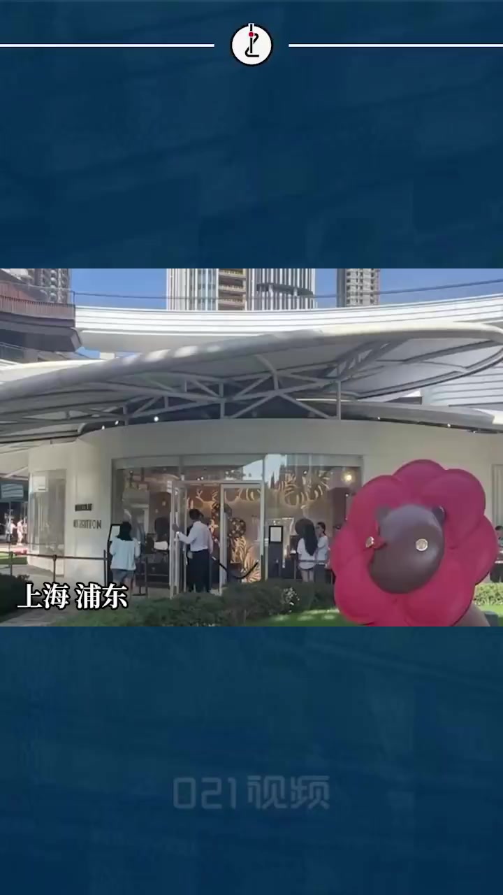 上海的LV巧克力专卖店去年7月在前滩太古里开业,一度十分火爆,线上预约也是一号难求,如今营