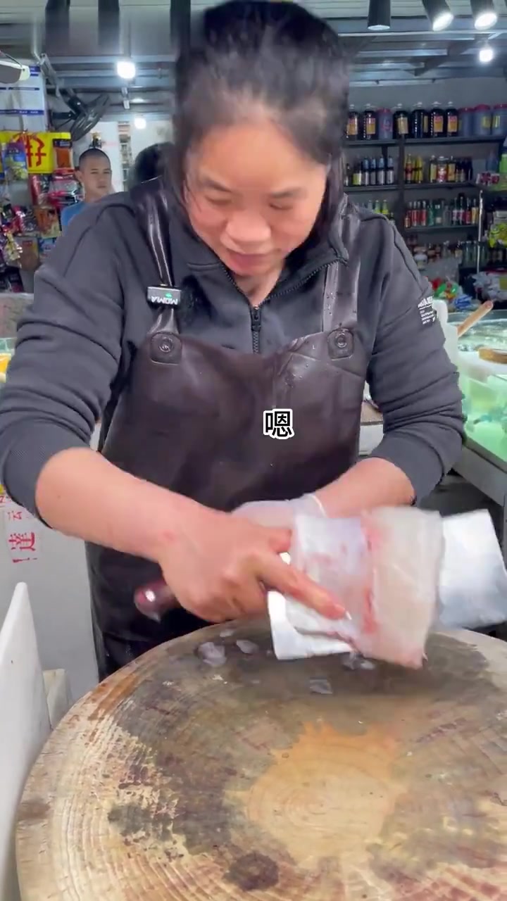 少见！4斤重大青竹鱼，切完满满两大盘