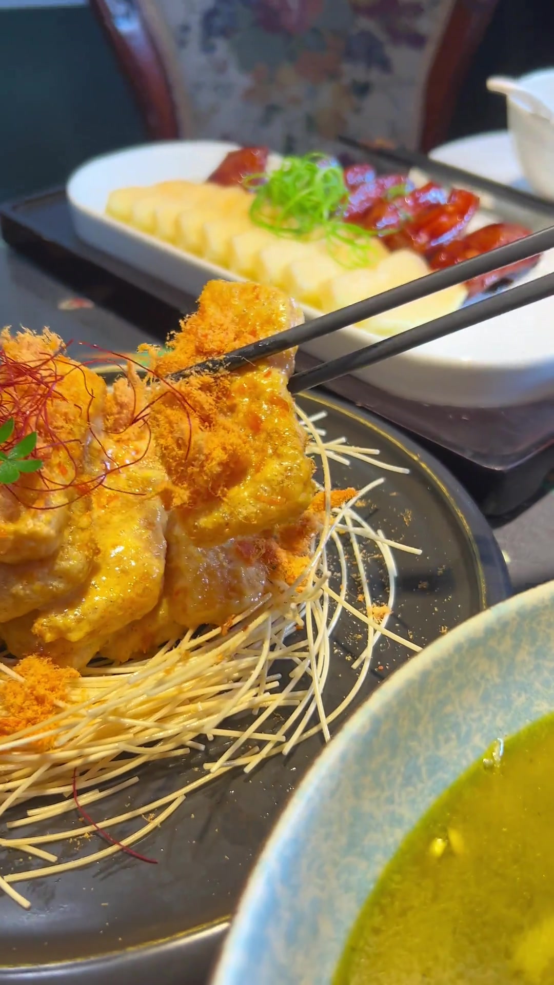 我在江南～1州体验夏天的午餐,你们一般中午吃啥?1州虽然踢球一般,但不妨碍我进食丰盛的午餐