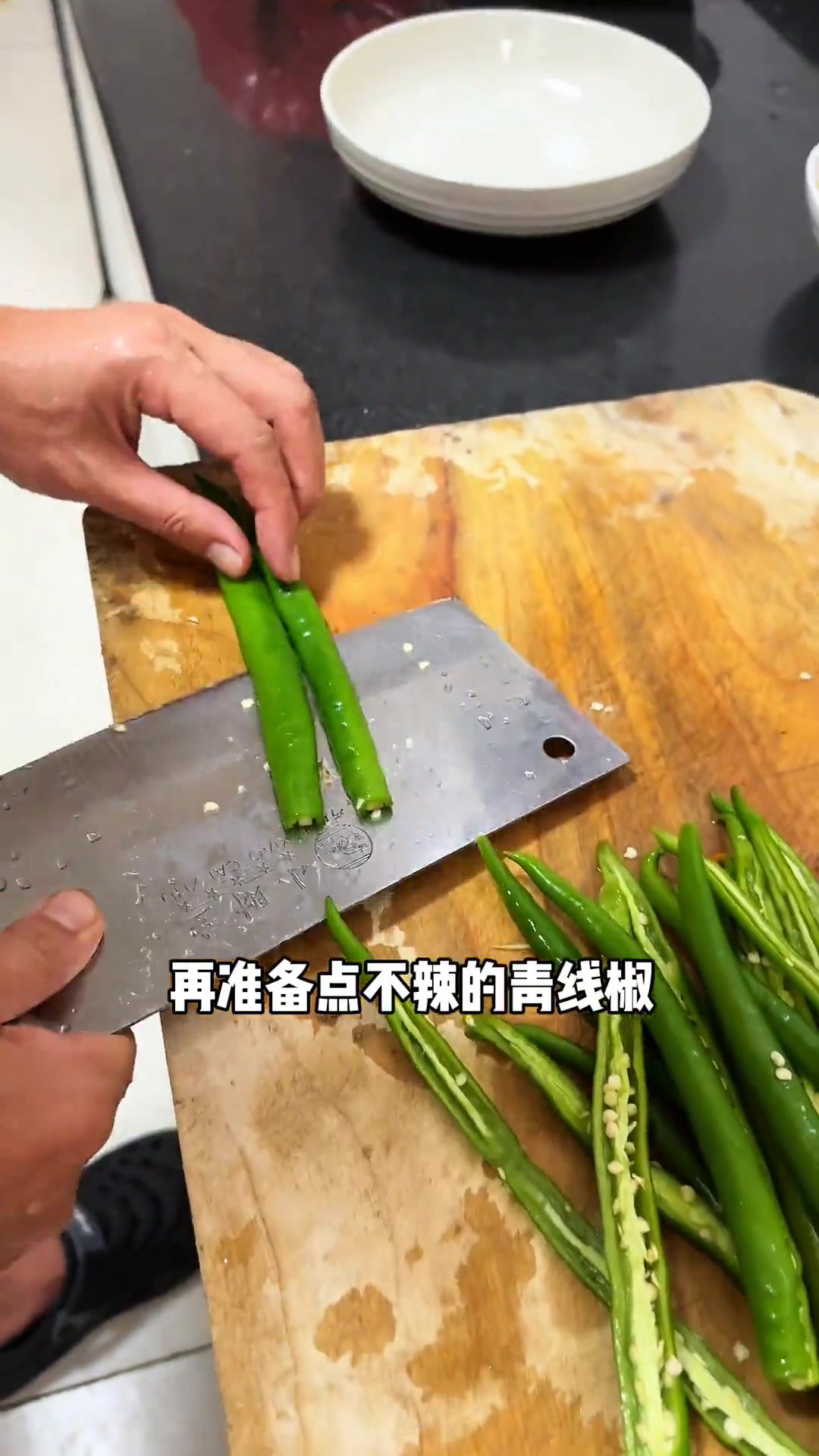 野生鳜鱼除了红烧，清炖也非常不错，紫苏打底，青椒在上味道好极