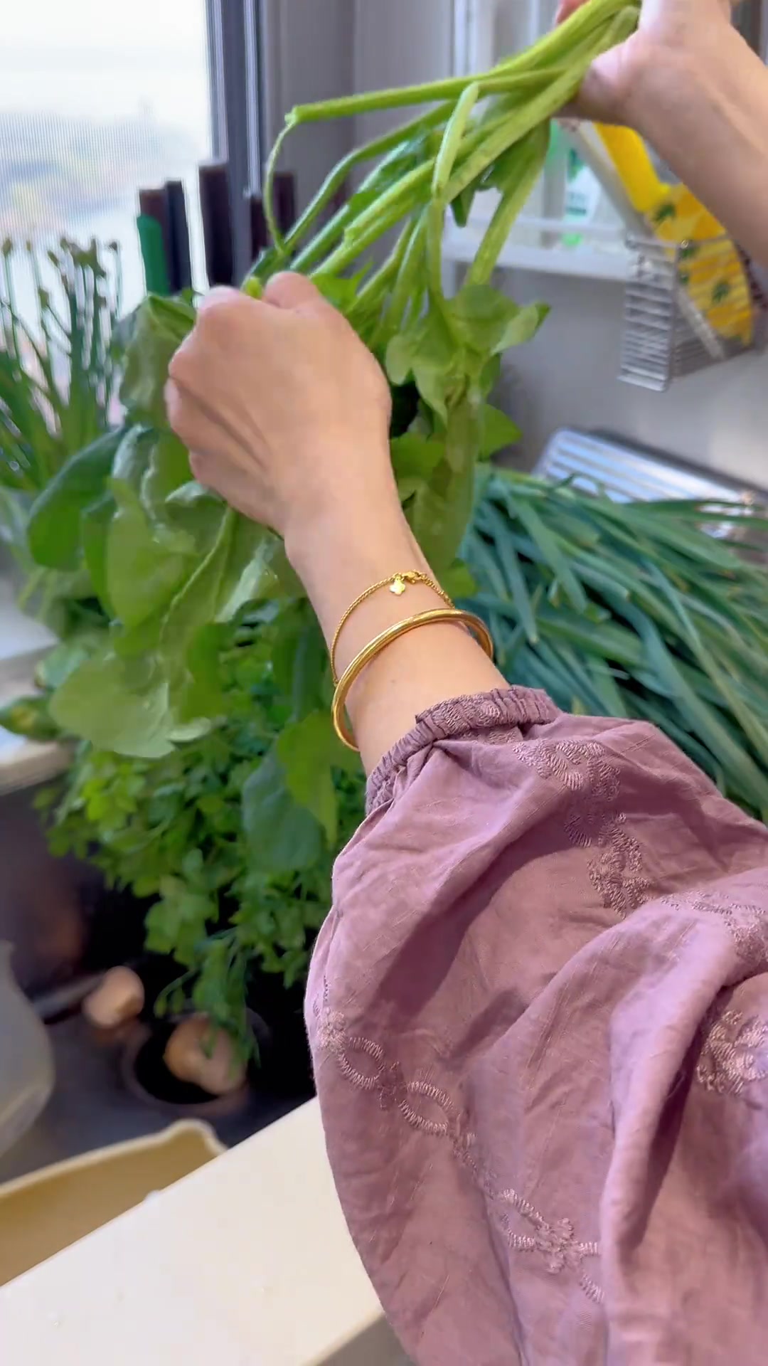 小学生早餐：菠菜鱼丸鸡蛋汤，俩娃不爱糯食爱烧卖