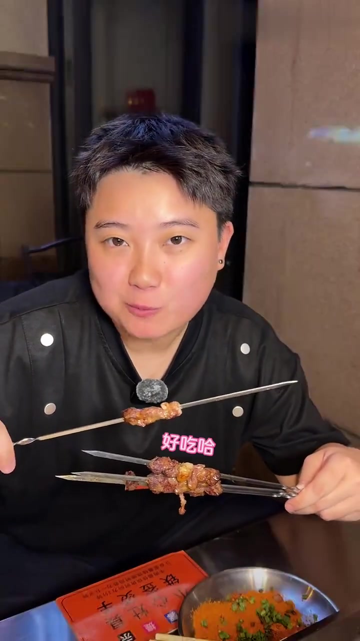 被这家荤菜两块素菜一块的烧烤震惊了!鲜牛肉吃到过瘾是什么体验