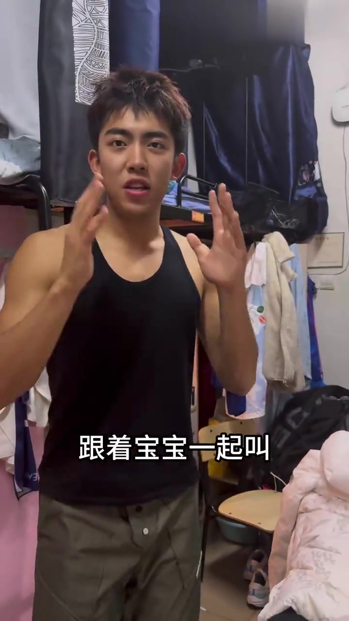 四五个月大的宝宝,在宿舍总喜欢尖叫怎么办