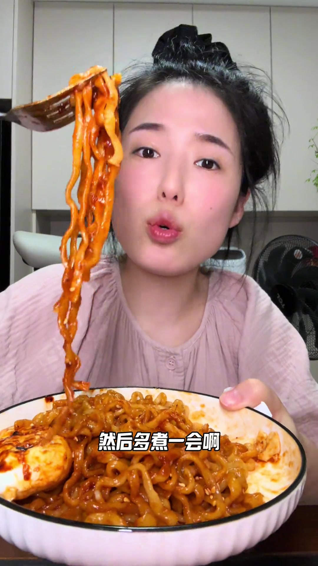 小孕妇半夜煮火鸡面馋哭啦!