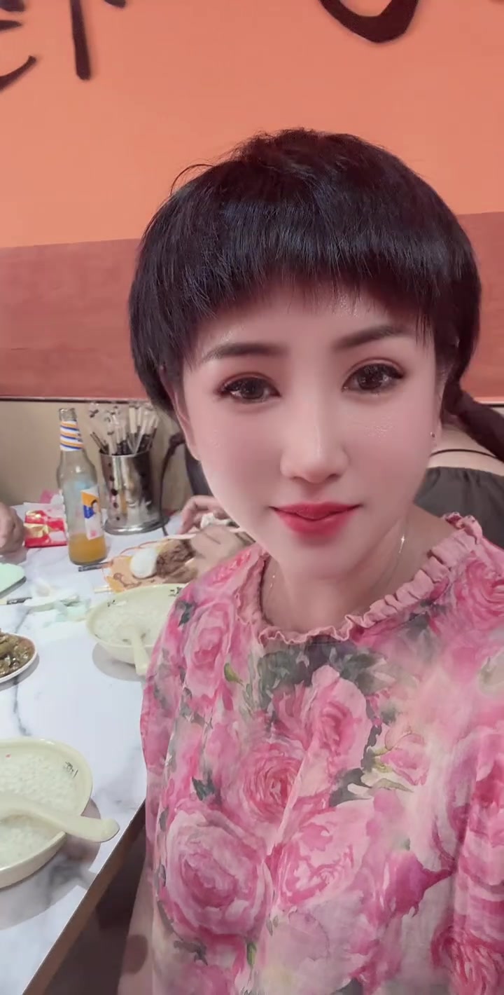 这家粥屋是真的好,不仅好吃,而且你不够吃还可以加粥加菜都不用多加钱,地址在哪评论区告诉你