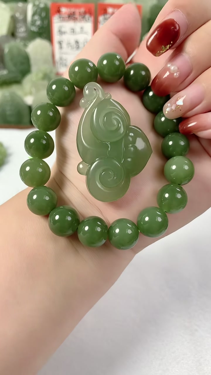 和田玉精品套装吊坠大佛貔貅大鱼